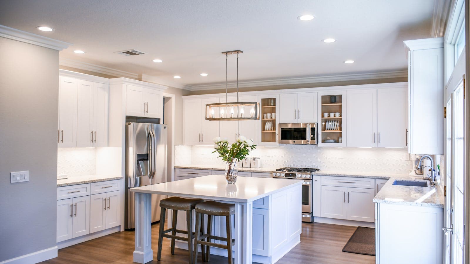 Kitchen Layout Guide for Vancouver, WA: Galley, L-Shape, U-Shape & Island Layouts Compared (2026)